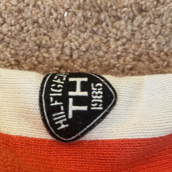 I am selling a Tommy Hilfiger long sleeve sweater - Picture 4 of 4